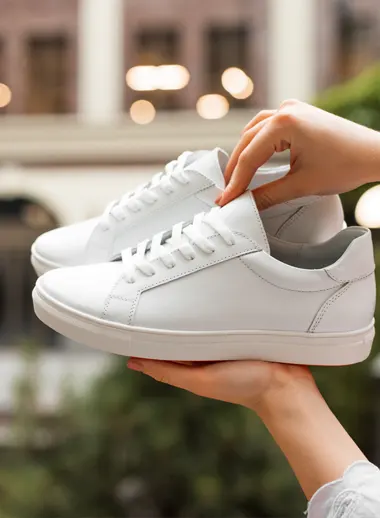 Les baskets blanches